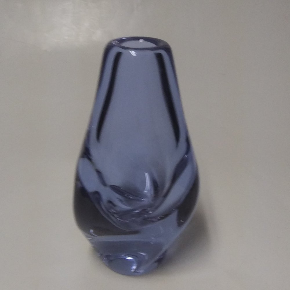 Magical Neodymium Alexandrite glass Bud Vase absolutely stunning Vintage - Picture 14 of 15